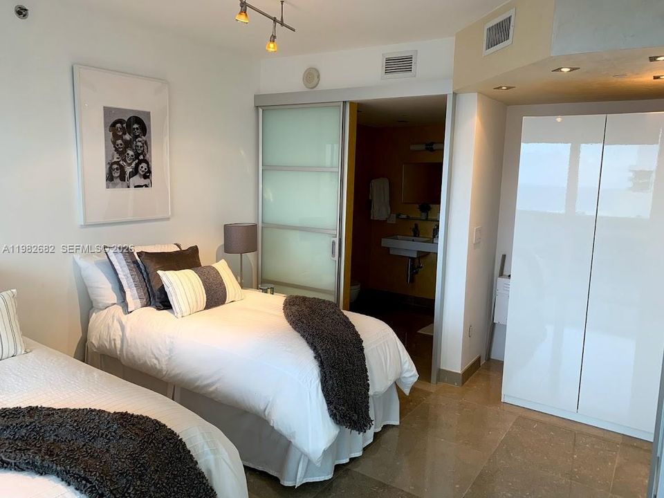 For Sale: $1,250,000 (2 beds, 2 baths, 1458 Square Feet)