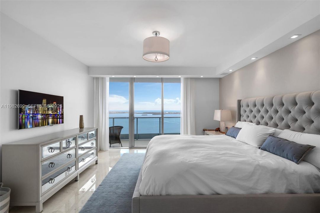 For Sale: $1,990,000 (2 beds, 3 baths, 1730 Square Feet)
