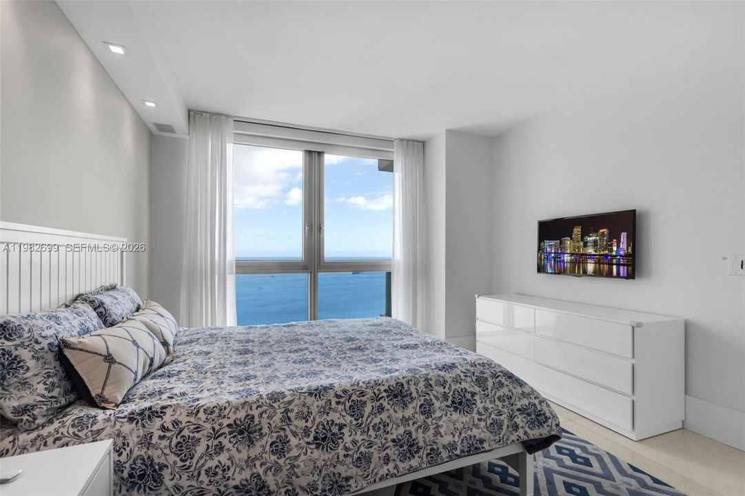 For Sale: $1,990,000 (2 beds, 3 baths, 1730 Square Feet)