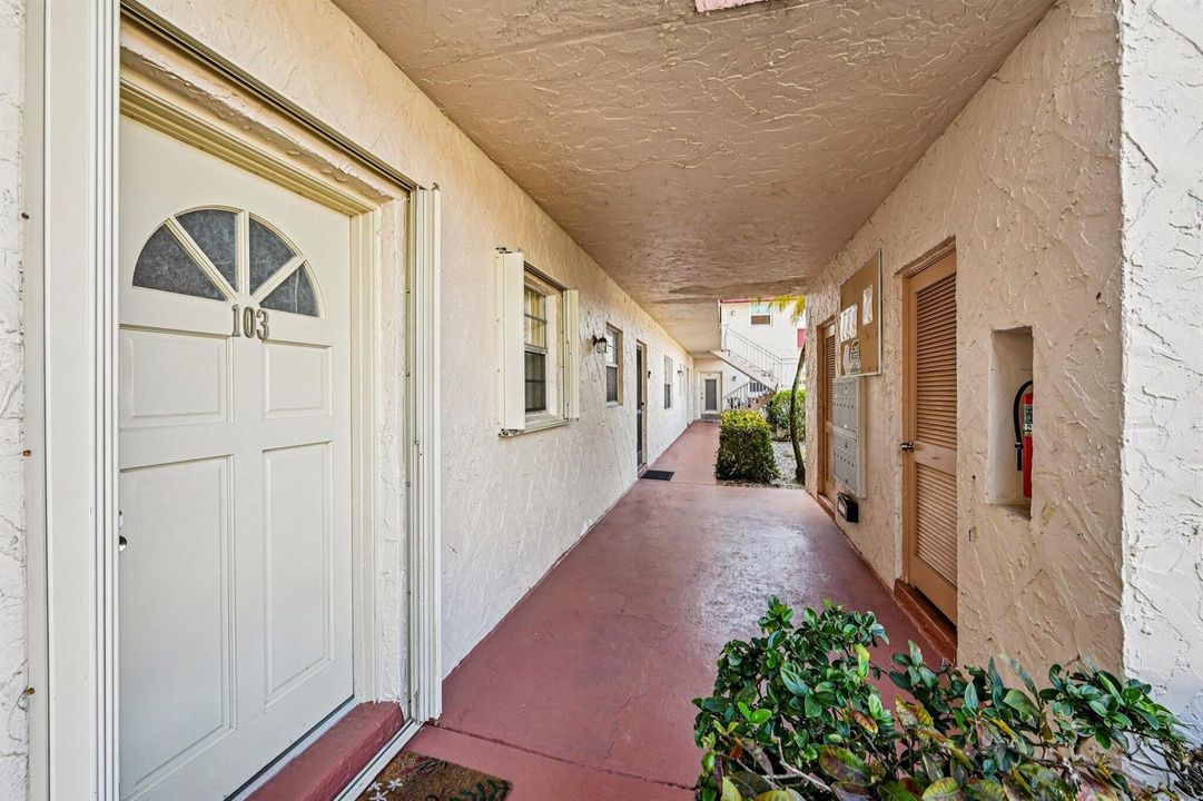 5-web-or-mls-W Greenway Dr-S1202-005