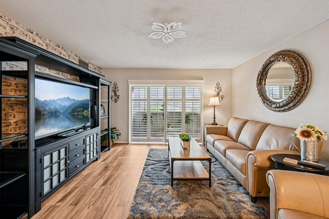 9-web-or-mls-W Greenway Dr-S1202-009