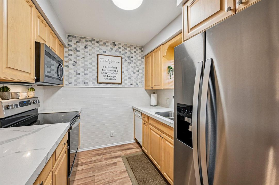 14-web-or-mls-W Greenway Dr-S1202-014