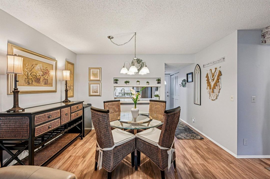 11-web-or-mls-W Greenway Dr-S1202-011