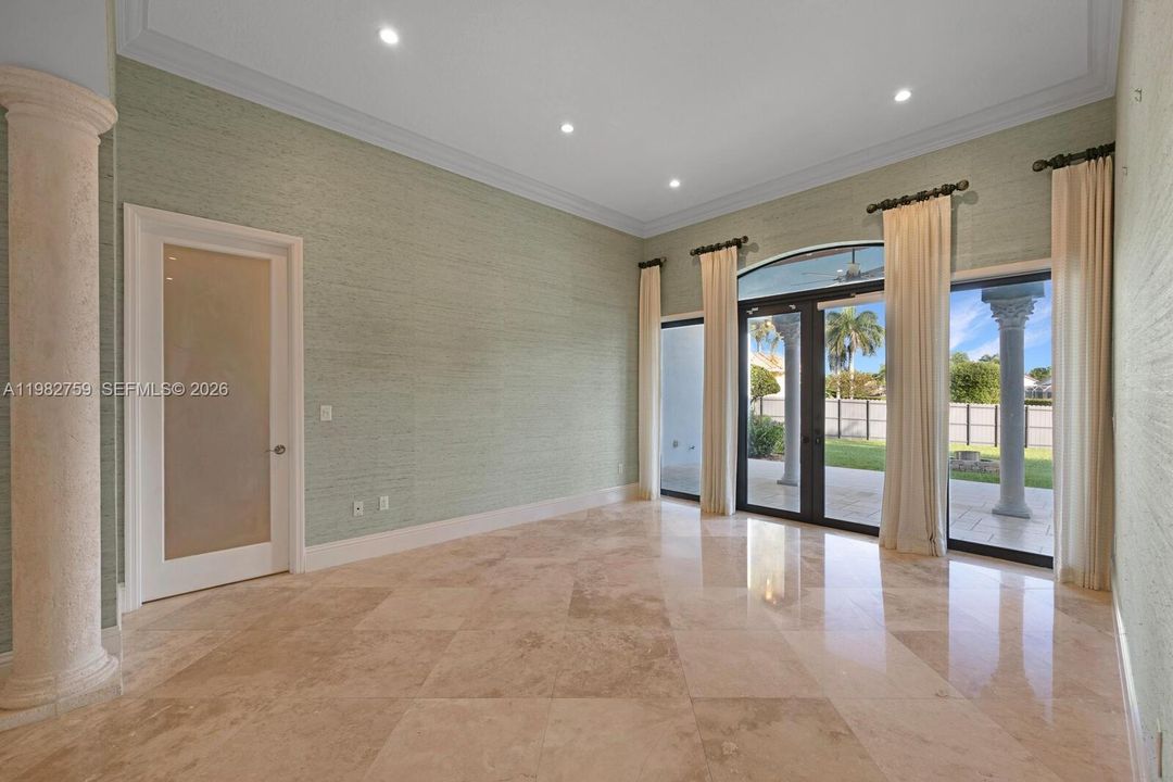 Vendido Recientemente: $1,599,000 (5 camas, 4 baños, 3209 Pies cuadrados)
