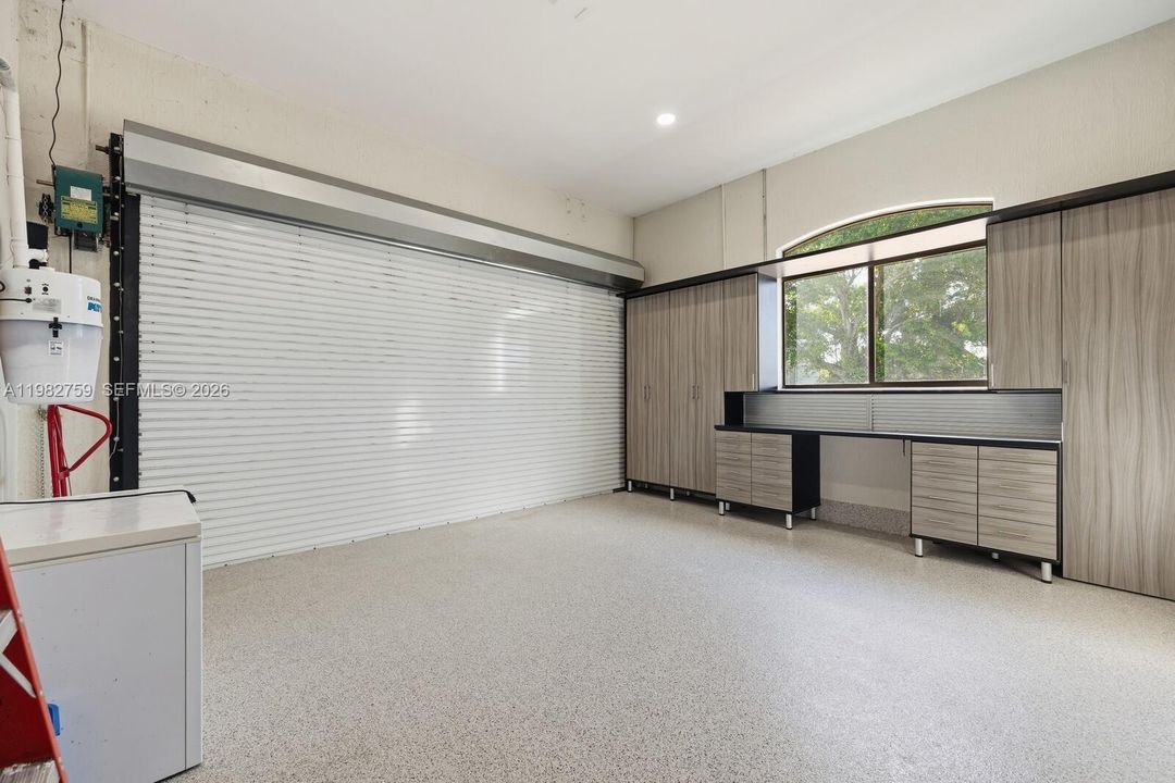 Roll up garage door