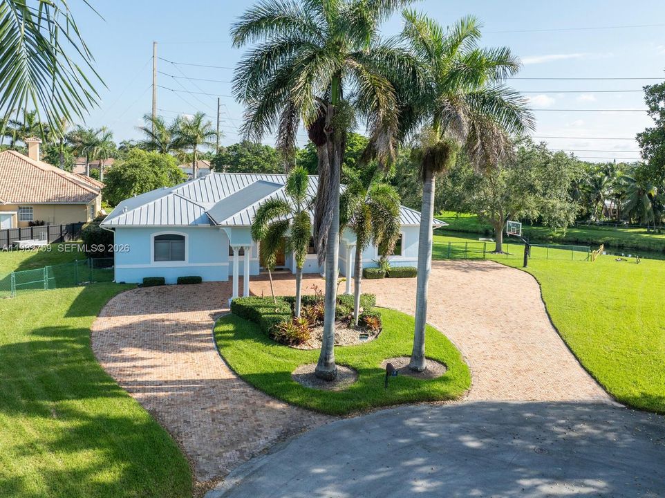 Vendido Recientemente: $1,599,000 (5 camas, 4 baños, 3209 Pies cuadrados)