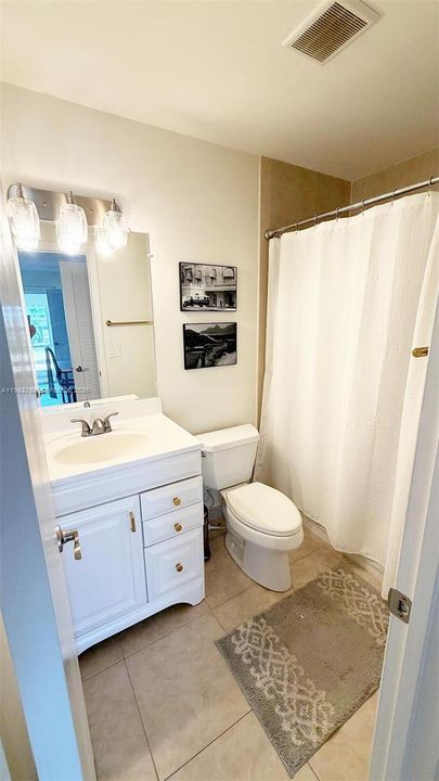 待售: $190,000 (1 贝兹, 1 浴室, 821 平方英尺)