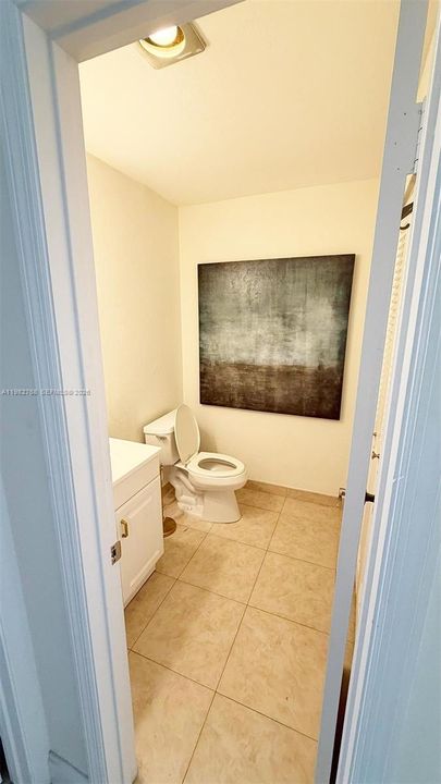 待售: $190,000 (1 贝兹, 1 浴室, 821 平方英尺)