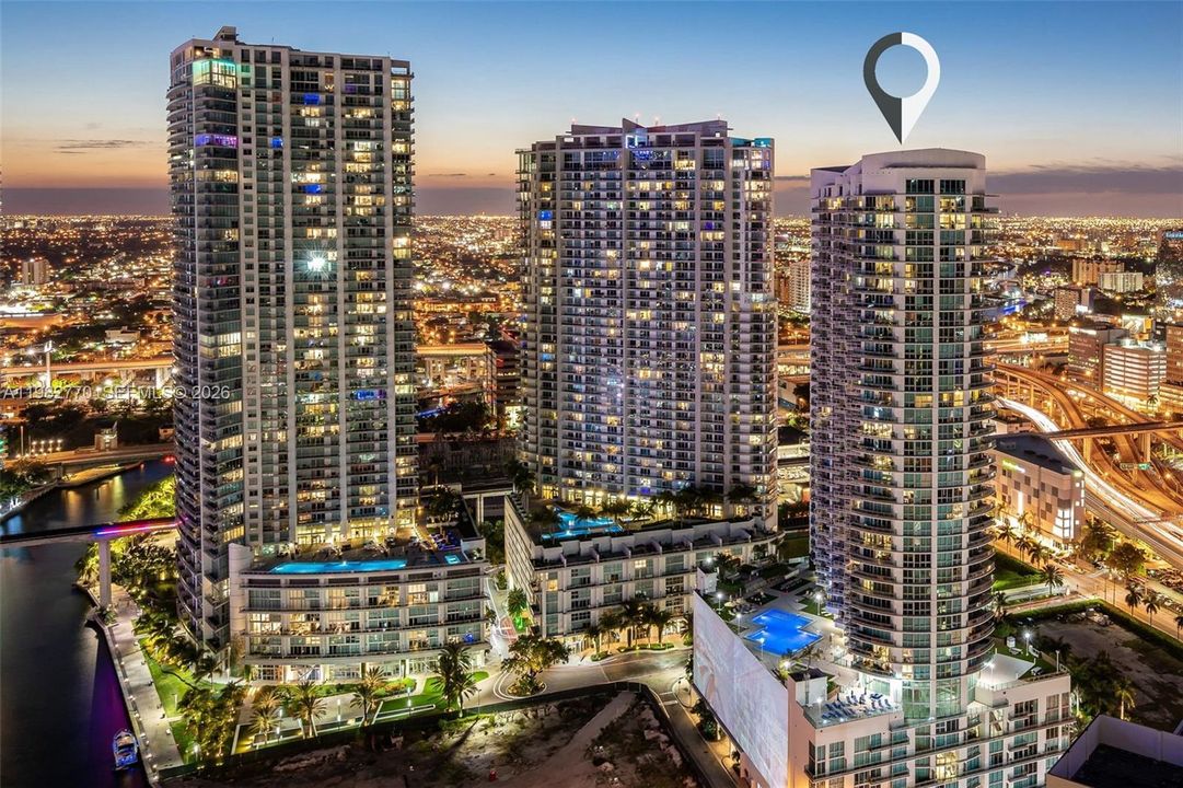For Sale: $380,000 (1 beds, 1 baths, 704 Square Feet)