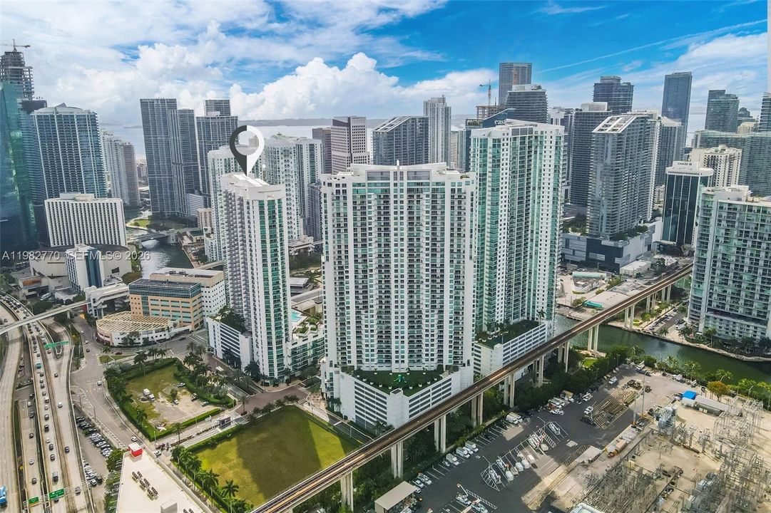 For Sale: $380,000 (1 beds, 1 baths, 704 Square Feet)
