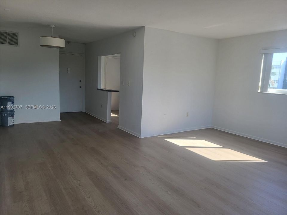 На продажу: $368,500 (2 спален, 2 ванн, 929 Квадратных фут)