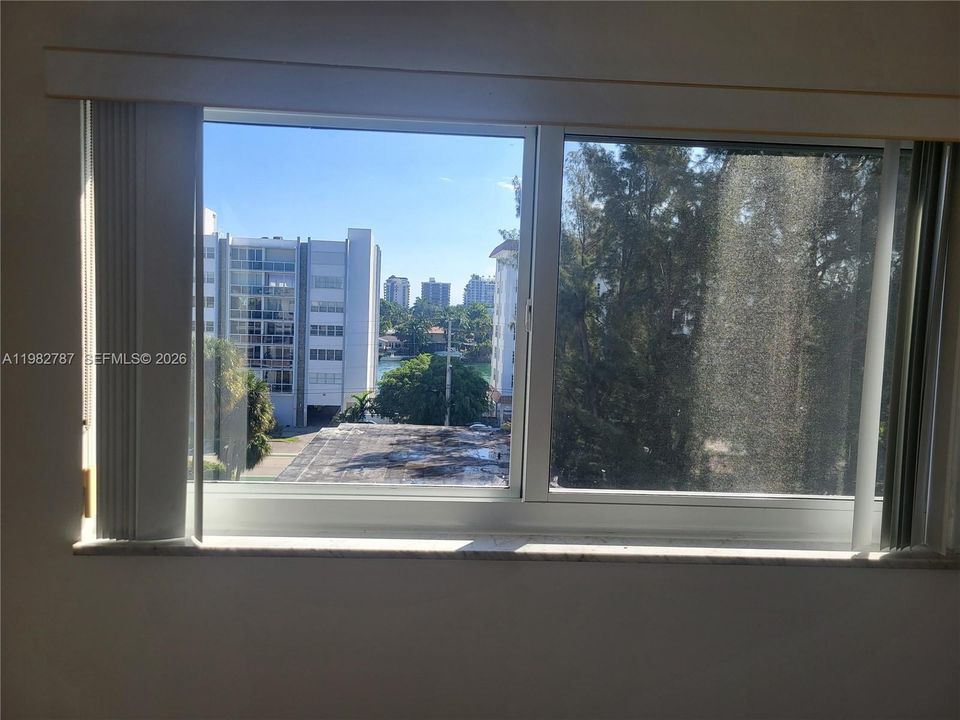 На продажу: $368,500 (2 спален, 2 ванн, 929 Квадратных фут)