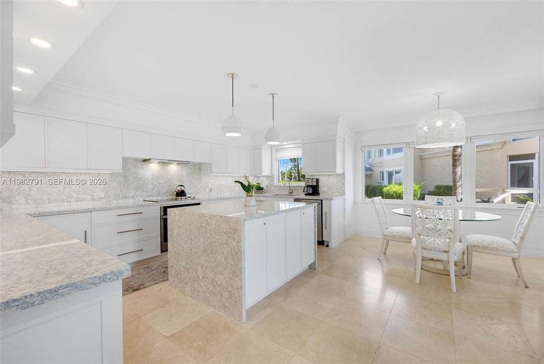 На продажу: $5,375,000 (4 спален, 3 ванн, 1970 Квадратных фут)