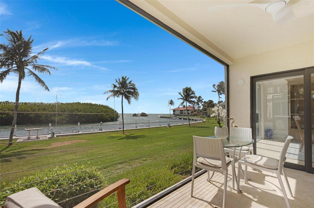 На продажу: $5,375,000 (4 спален, 3 ванн, 1970 Квадратных фут)