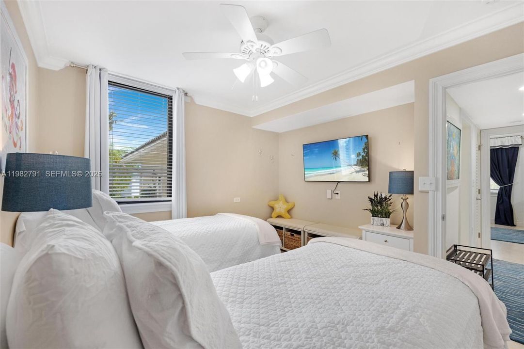 На продажу: $5,375,000 (4 спален, 3 ванн, 1970 Квадратных фут)