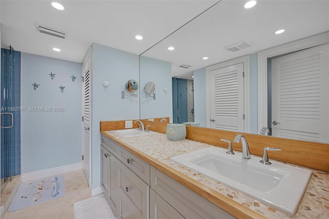 На продажу: $5,375,000 (4 спален, 3 ванн, 1970 Квадратных фут)