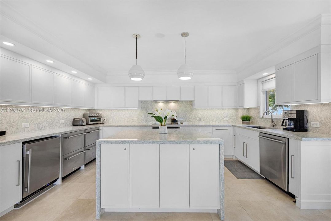 На продажу: $5,375,000 (4 спален, 3 ванн, 1970 Квадратных фут)