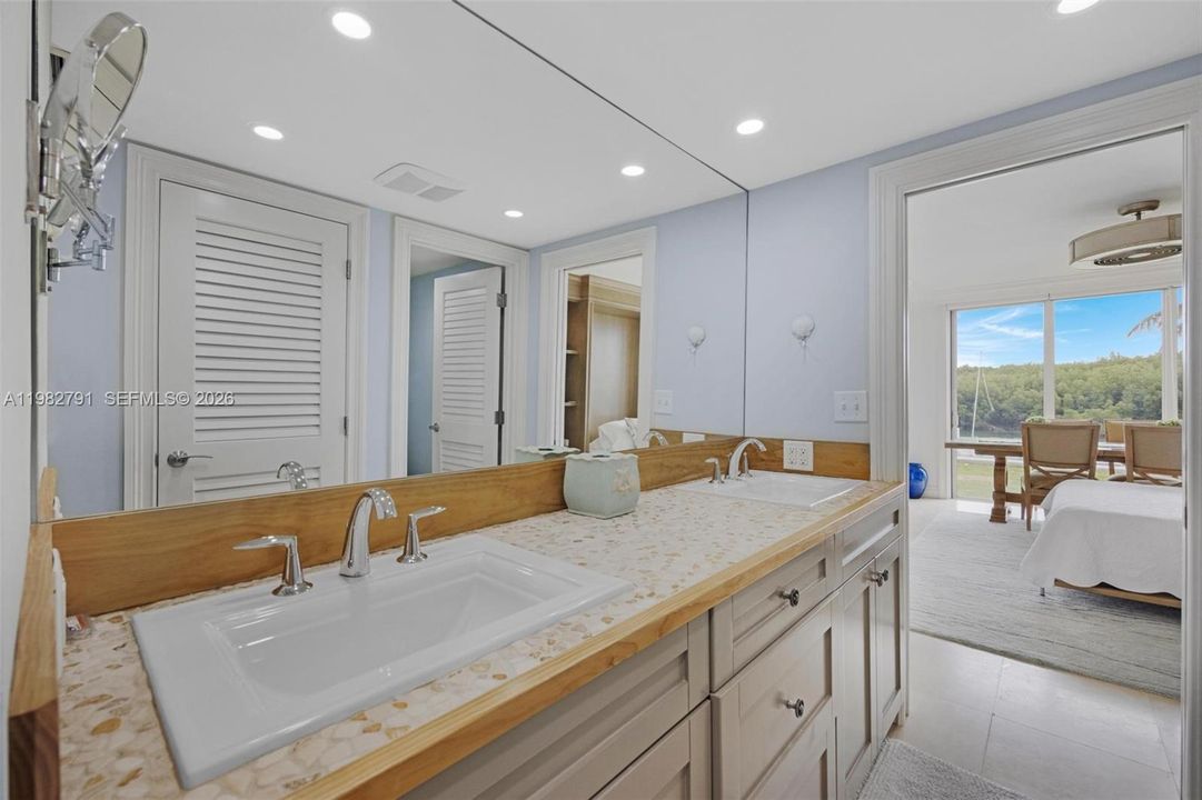 На продажу: $5,375,000 (4 спален, 3 ванн, 1970 Квадратных фут)