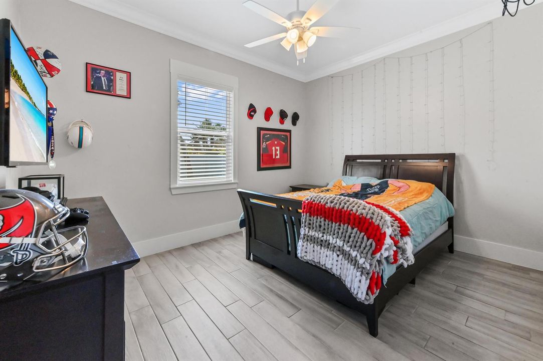 23 Bedroom 01