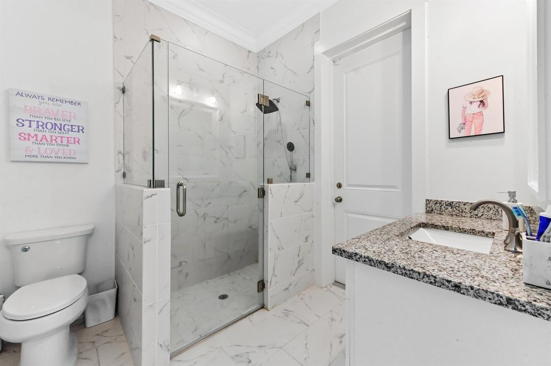 29 Bathroom 01