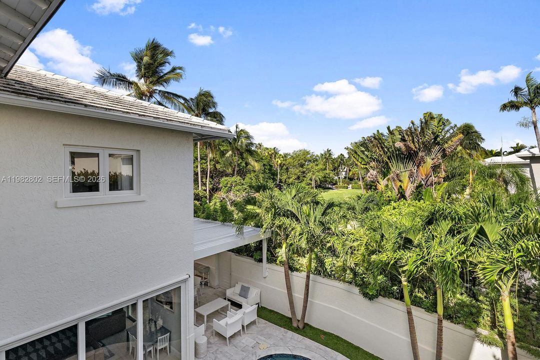 Active With Contract: $24,900 (5 beds, 6 baths, 3990 Square Feet)