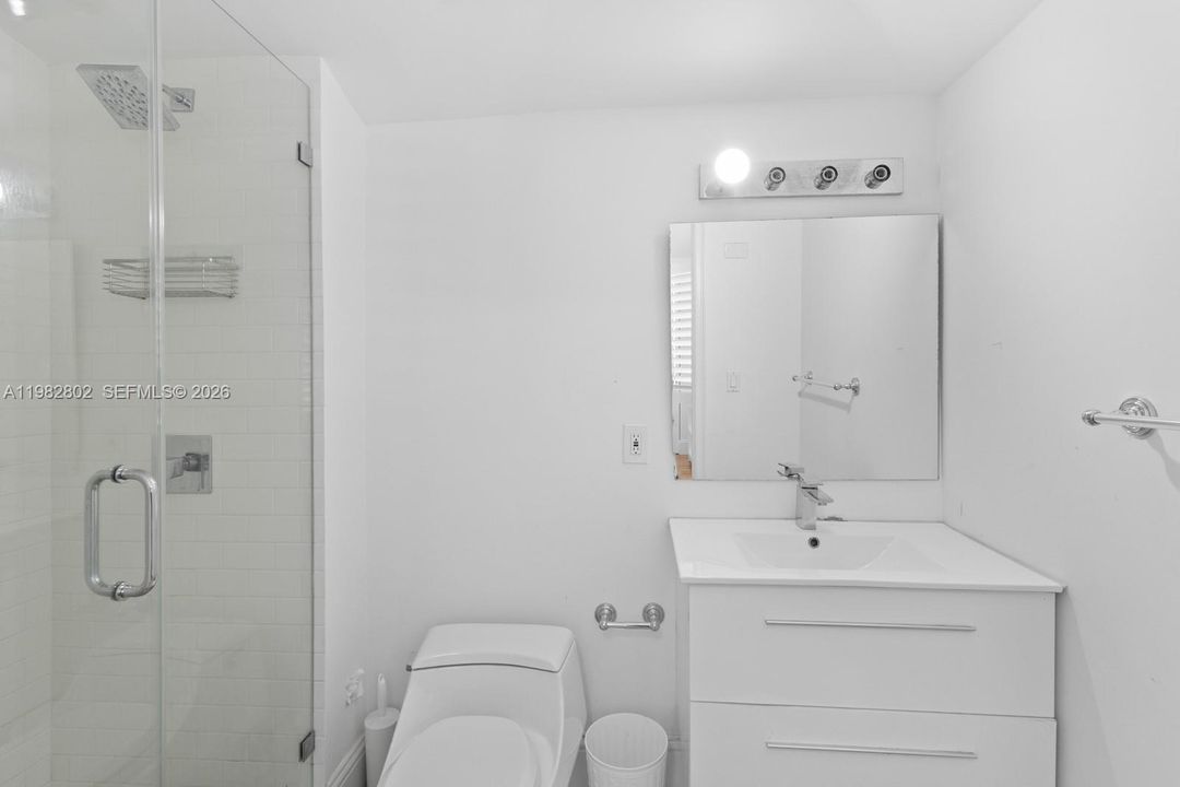 Active With Contract: $24,900 (5 beds, 6 baths, 3990 Square Feet)