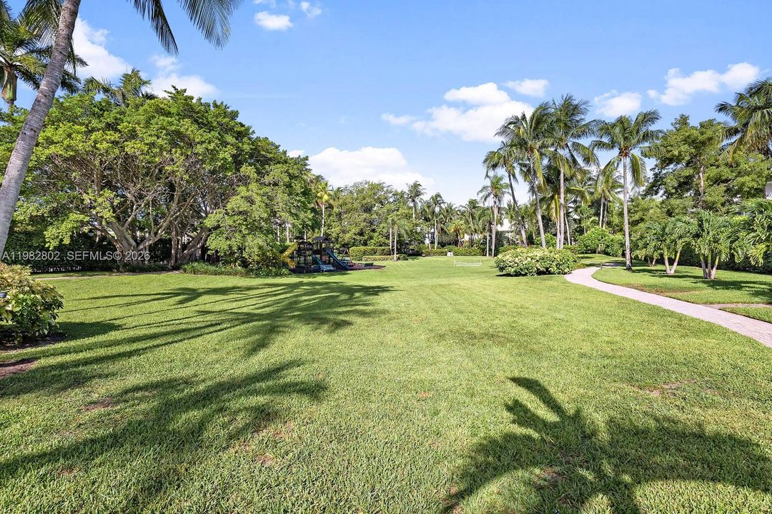 Active With Contract: $24,900 (5 beds, 6 baths, 3990 Square Feet)