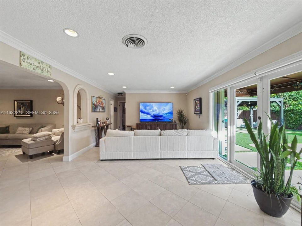 For Sale: $975,000 (4 beds, 2 baths, 2100 Square Feet)