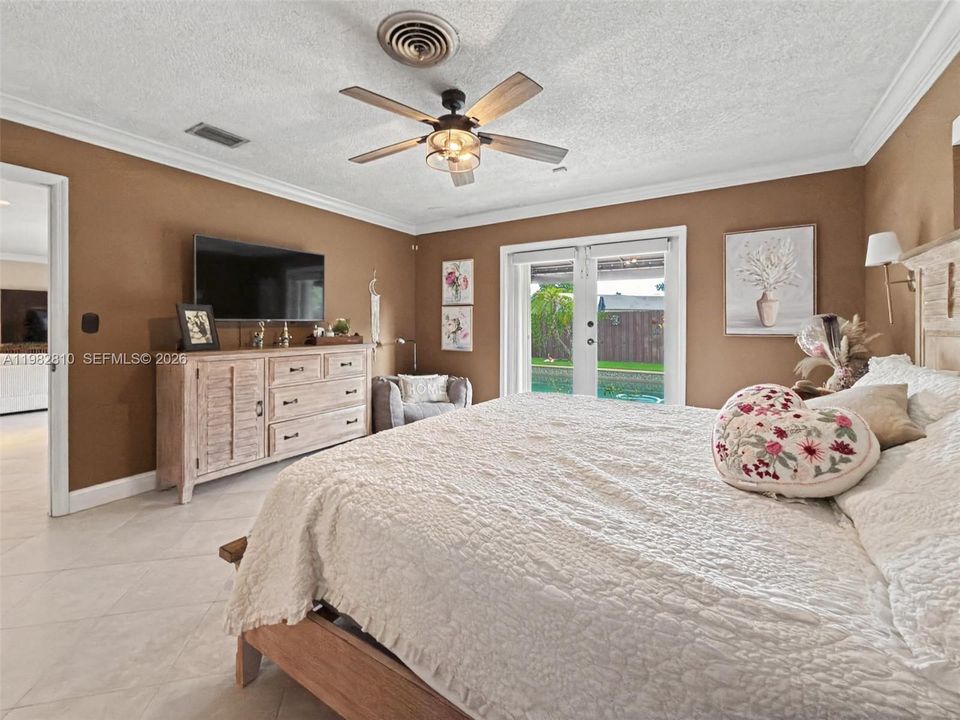 For Sale: $975,000 (4 beds, 2 baths, 2100 Square Feet)
