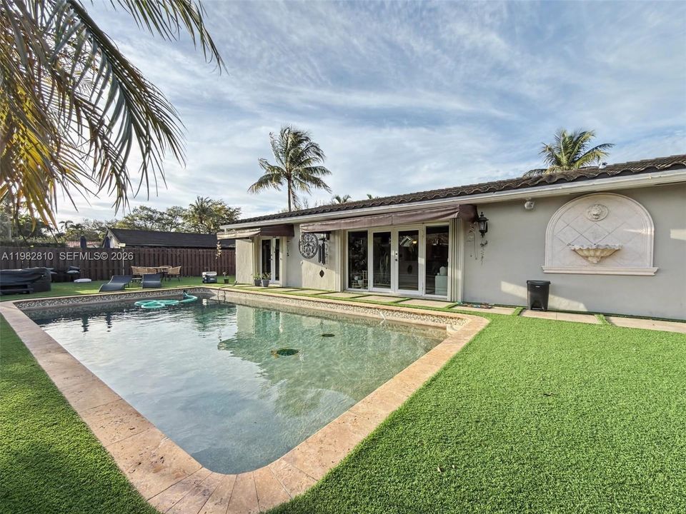 For Sale: $975,000 (4 beds, 2 baths, 2100 Square Feet)