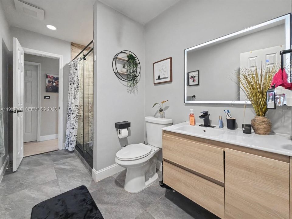 For Sale: $975,000 (4 beds, 2 baths, 2100 Square Feet)