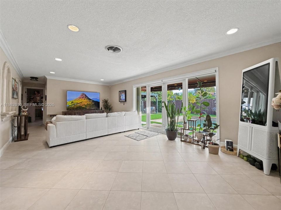 For Sale: $975,000 (4 beds, 2 baths, 2100 Square Feet)