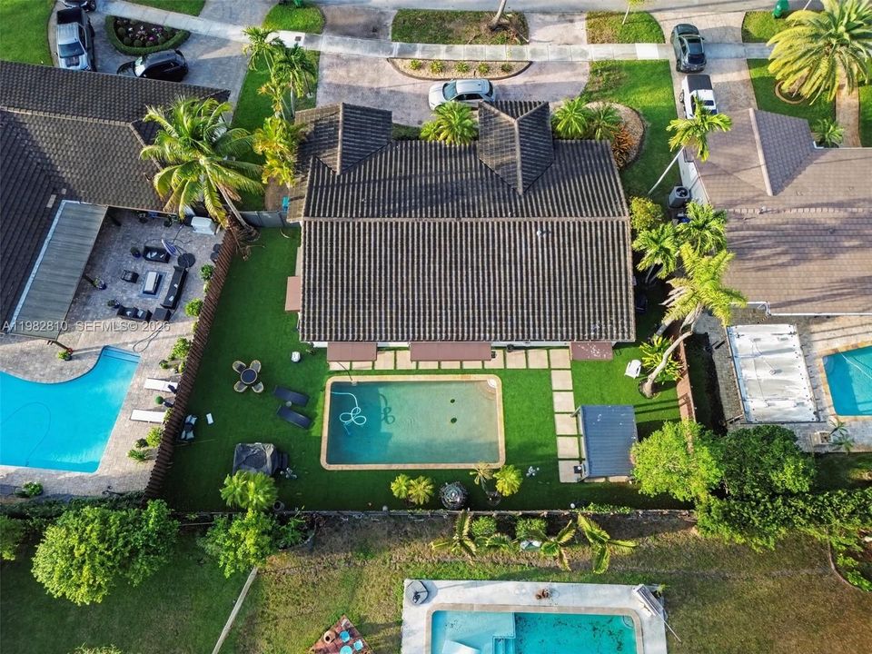 For Sale: $975,000 (4 beds, 2 baths, 2100 Square Feet)