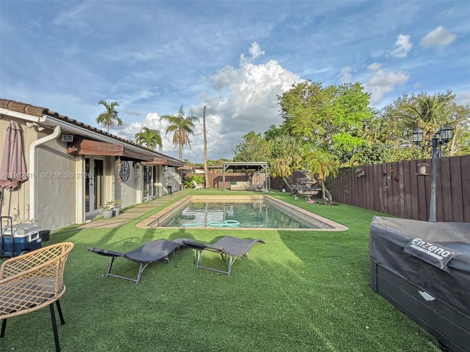 For Sale: $975,000 (4 beds, 2 baths, 2100 Square Feet)