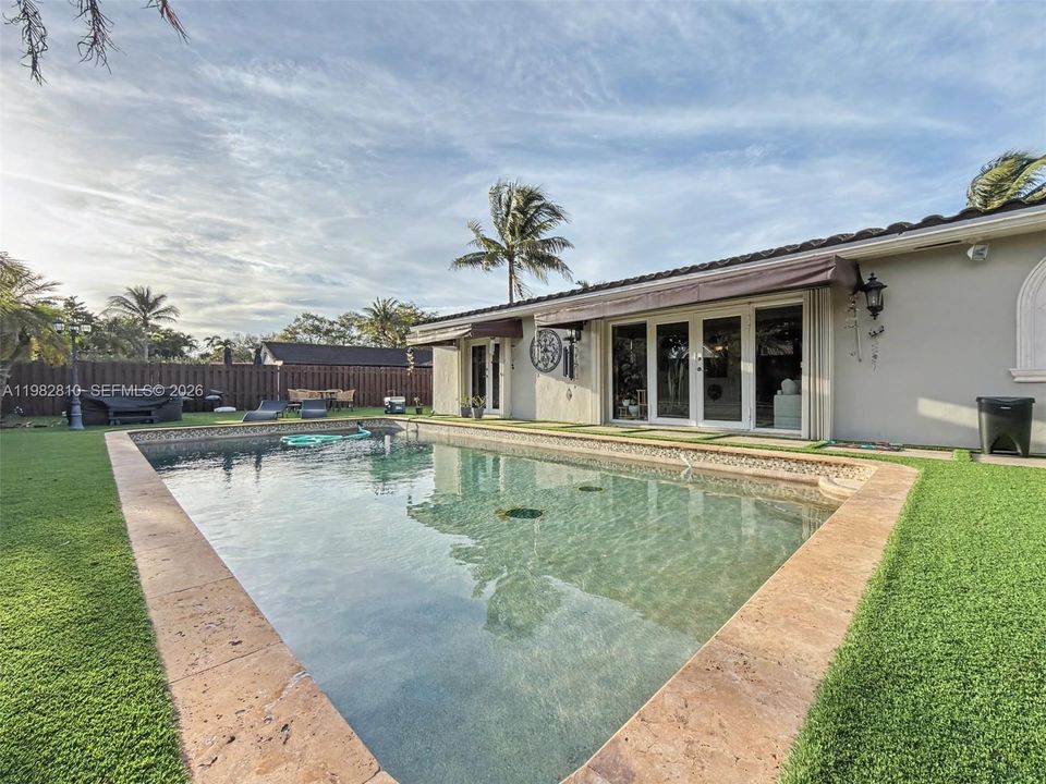 For Sale: $975,000 (4 beds, 2 baths, 2100 Square Feet)