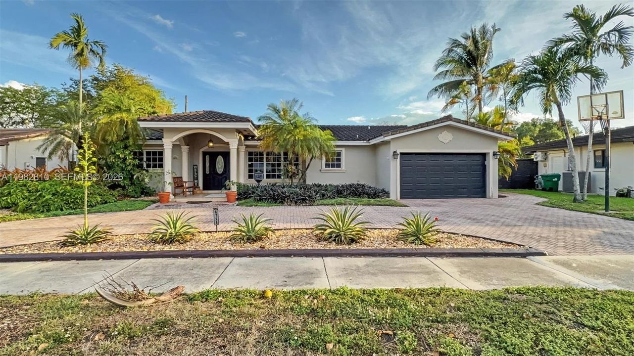 For Sale: $975,000 (4 beds, 2 baths, 2100 Square Feet)