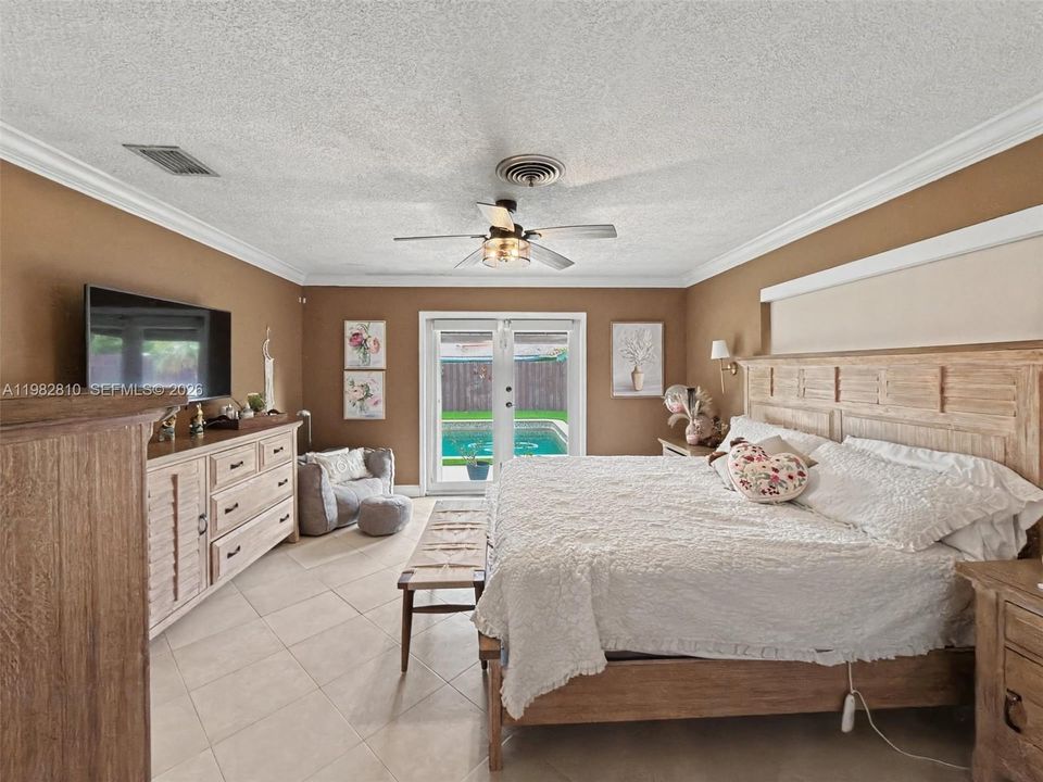 For Sale: $975,000 (4 beds, 2 baths, 2100 Square Feet)