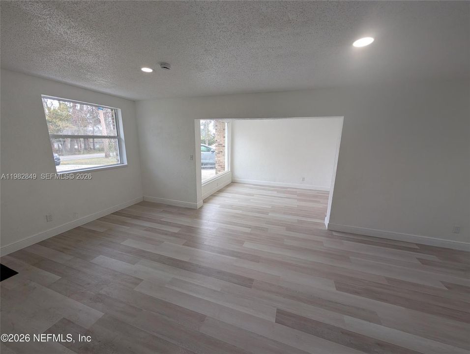Recently Rented: $1,600 (3 beds, 1 baths, 1250 Square Feet)