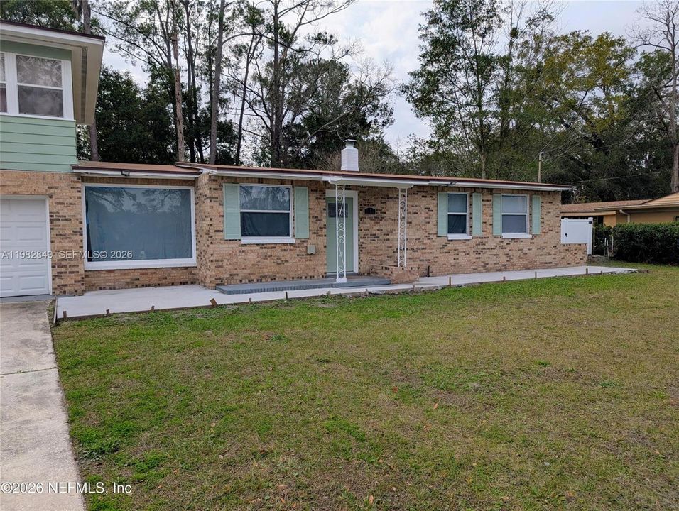 Recently Rented: $1,600 (3 beds, 1 baths, 1250 Square Feet)