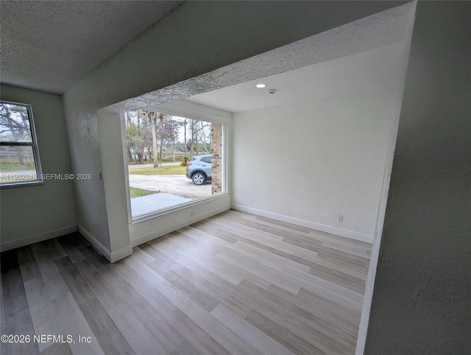 Recently Rented: $1,600 (3 beds, 1 baths, 1250 Square Feet)