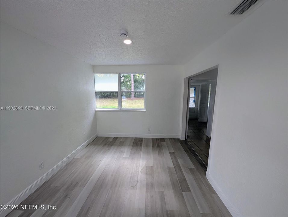 Recently Rented: $1,600 (3 beds, 1 baths, 1250 Square Feet)