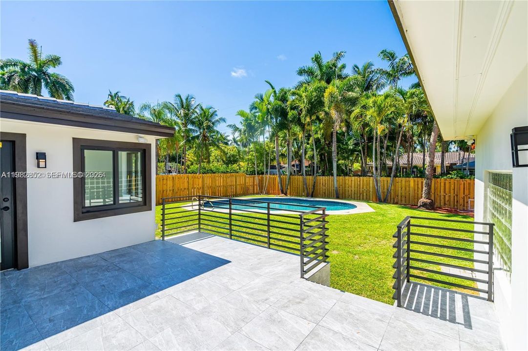 Active With Contract: $1,050,000 (3 beds, 2 baths, 1676 Square Feet)