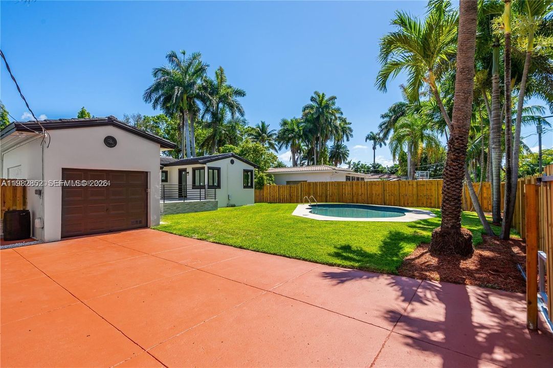 Active With Contract: $1,050,000 (3 beds, 2 baths, 1676 Square Feet)