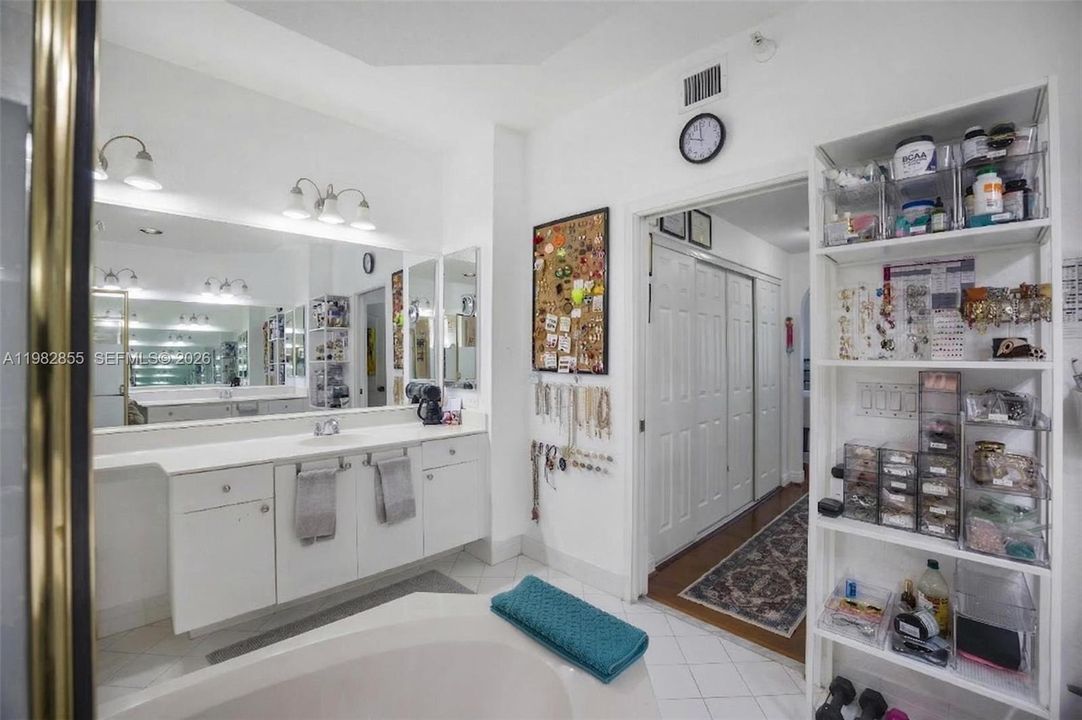 На продажу: $495,000 (3 спален, 2 ванн, 1710 Квадратных фут)