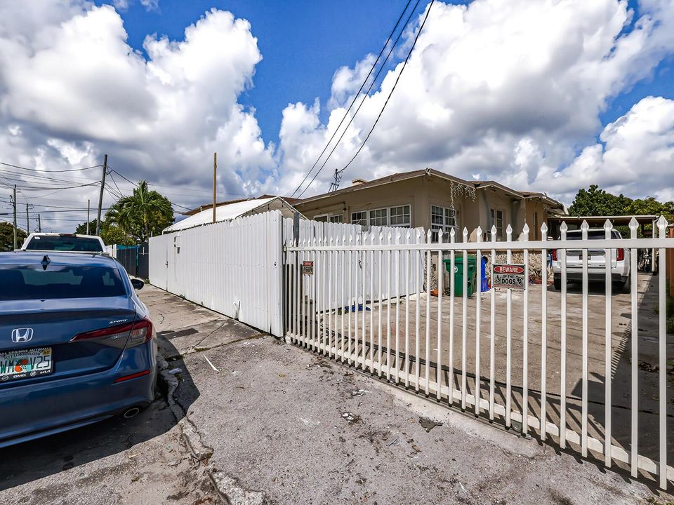 STREET VIEW CLOSE