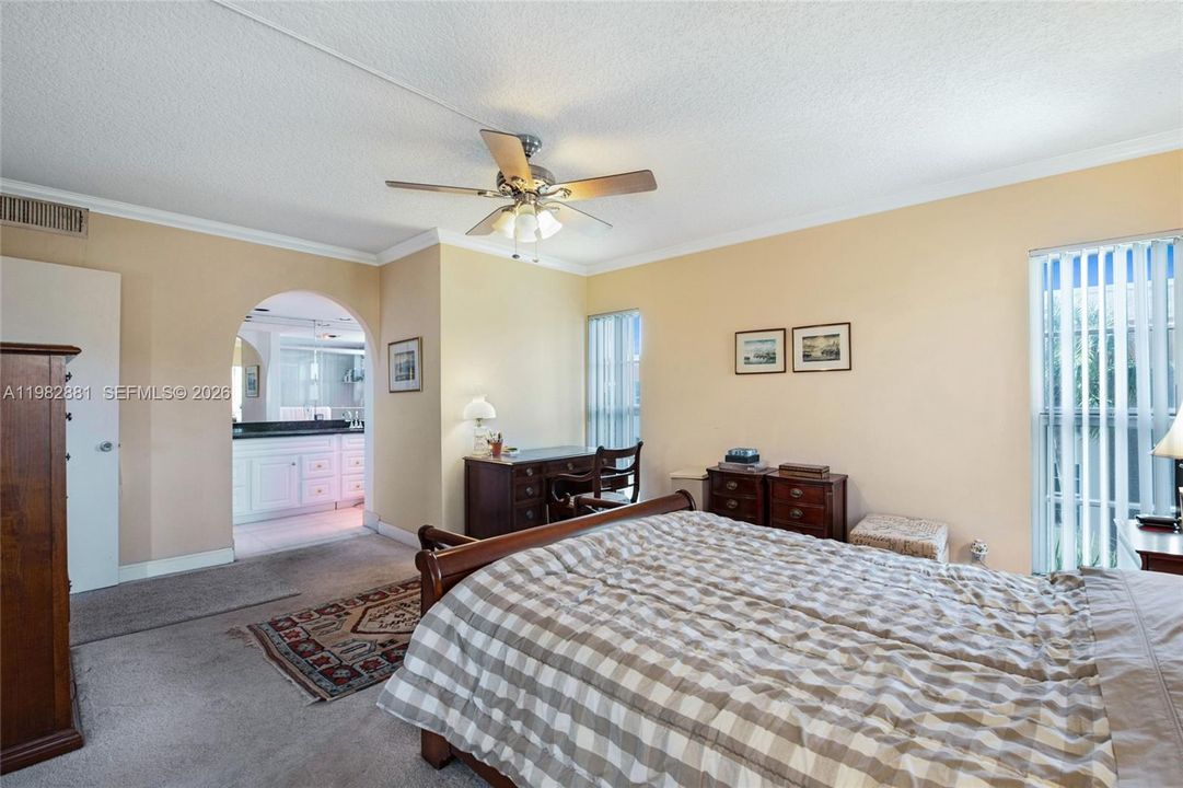 На продажу: $500,000 (3 спален, 2 ванн, 1435 Квадратных фут)