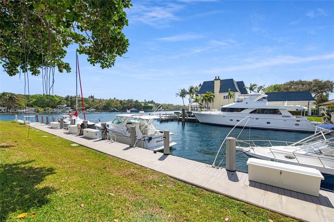 На продажу: $500,000 (3 спален, 2 ванн, 1435 Квадратных фут)