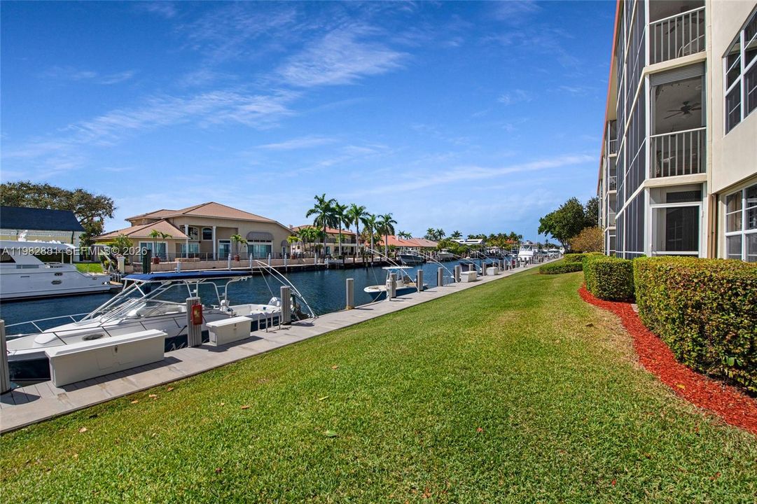 На продажу: $500,000 (3 спален, 2 ванн, 1435 Квадратных фут)