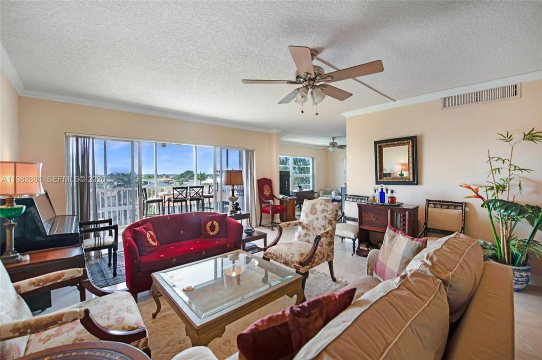 На продажу: $500,000 (3 спален, 2 ванн, 1435 Квадратных фут)