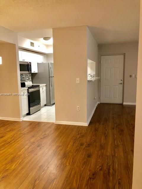 Activo con contrato: $235,000 (2 camas, 1 baños, 834 Pies cuadrados)